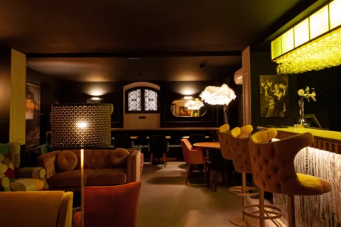 Plaza Pub